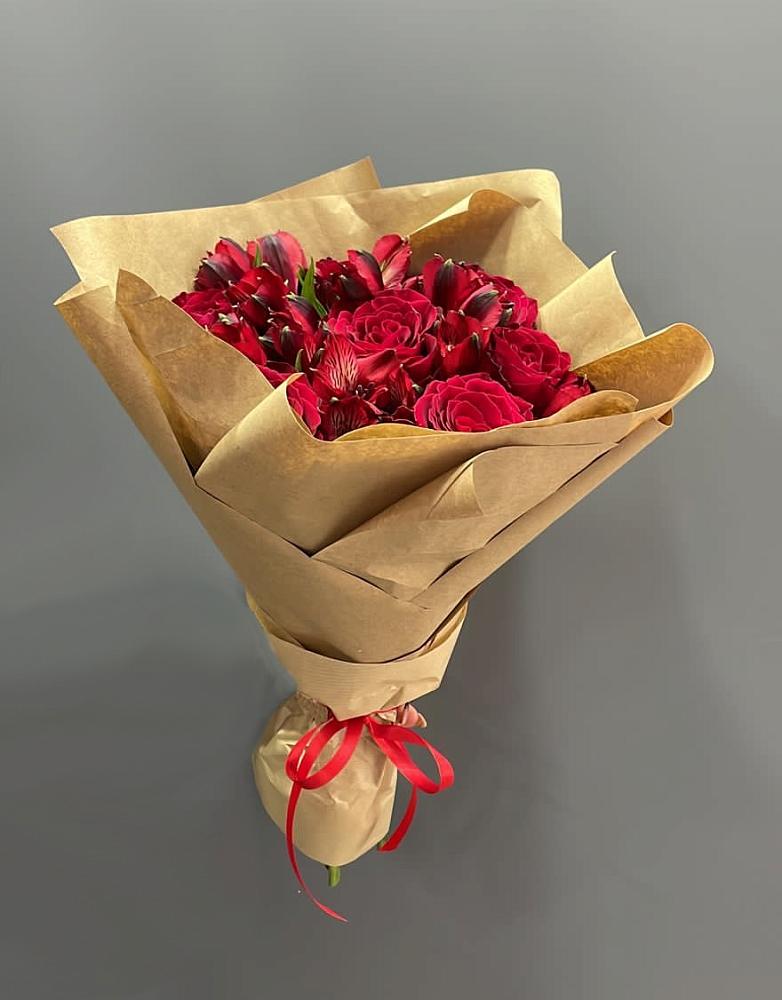 Букет цветов из: Альстромерии и Розы в Шабровском