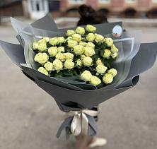 Букет Белые кустовые розы Солинеро в Шабровском