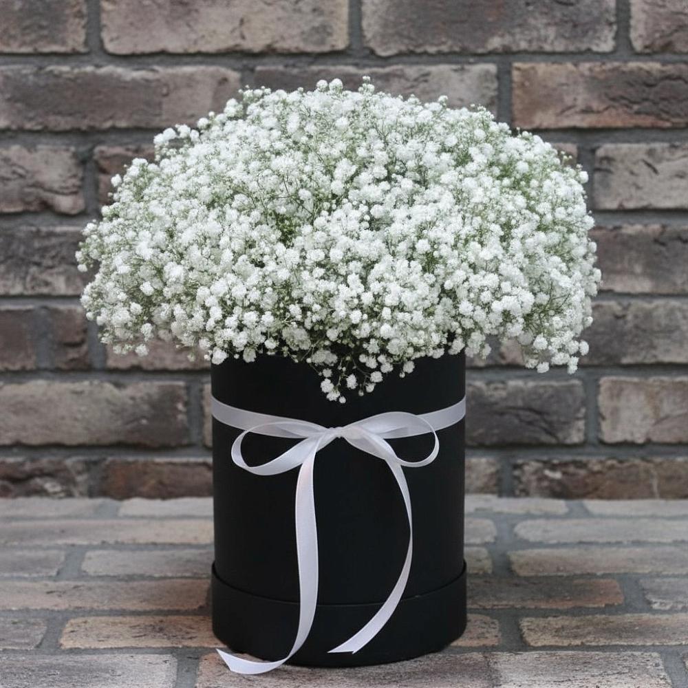 Цветочная композиция из Гипсофила в шляпной коробке в Шабровском