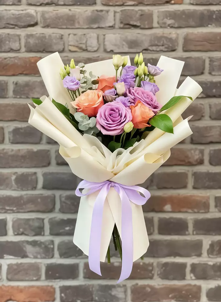 Букет цветов из: Лизиантусы и Розы в Шабровском