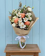 Букет цветов из:  Альстромерии, Лизиантусы, Розы и Хризантемы в Шабровском