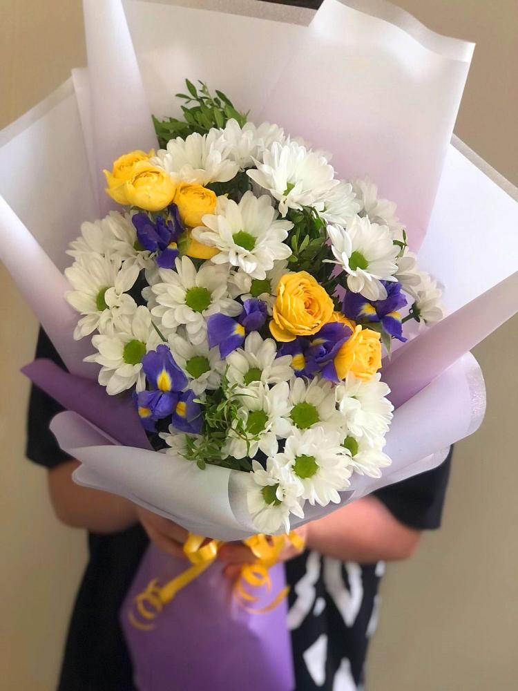 Букет цветов из: Ирисы, Хризантемы и Розы в Шабровском