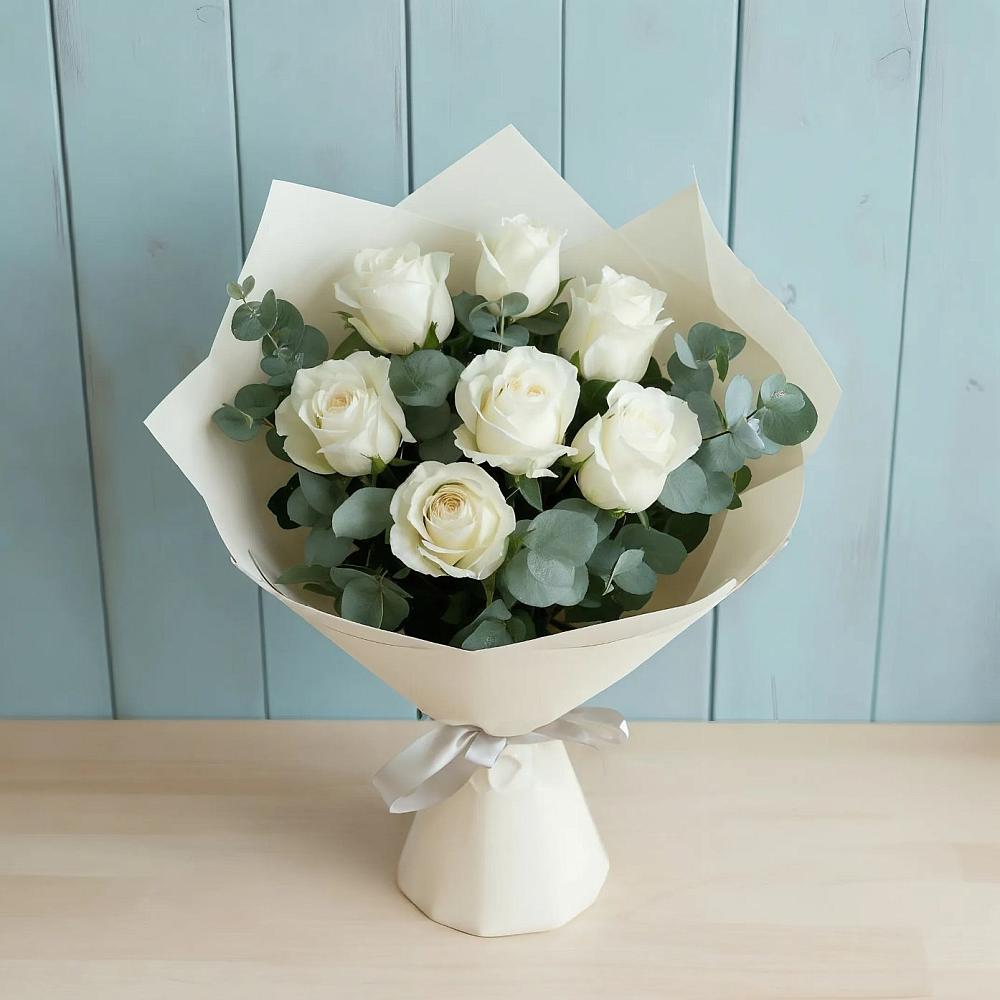 Букет Белые розы в Эвкалипте в Шабровском