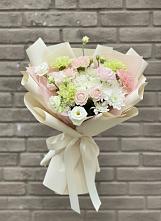 Букет цветов из:  Гвоздики, Розы, Лизиантусы и Хризантемы в Шабровском