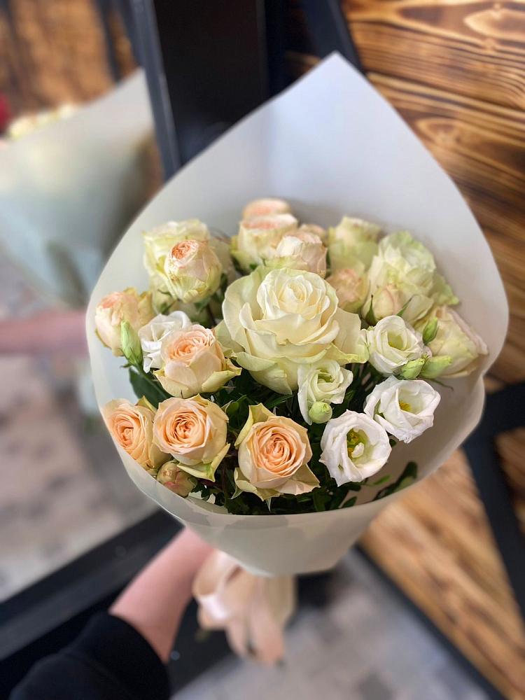 Букет цветов из: Розы и Лизиантусы в Шабровском